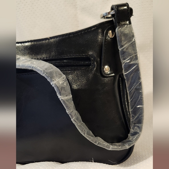 Chenson Handbag. Color Black. - Picture 7 of 13